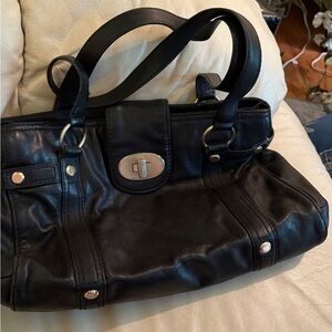 Michael Kors Elegant Black Leather Handbag